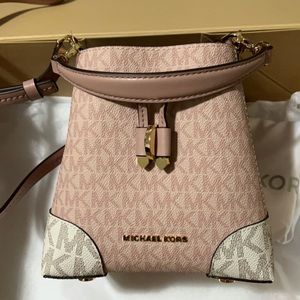 Michael Michael Kors Mercer Small Logo Bucket Bag